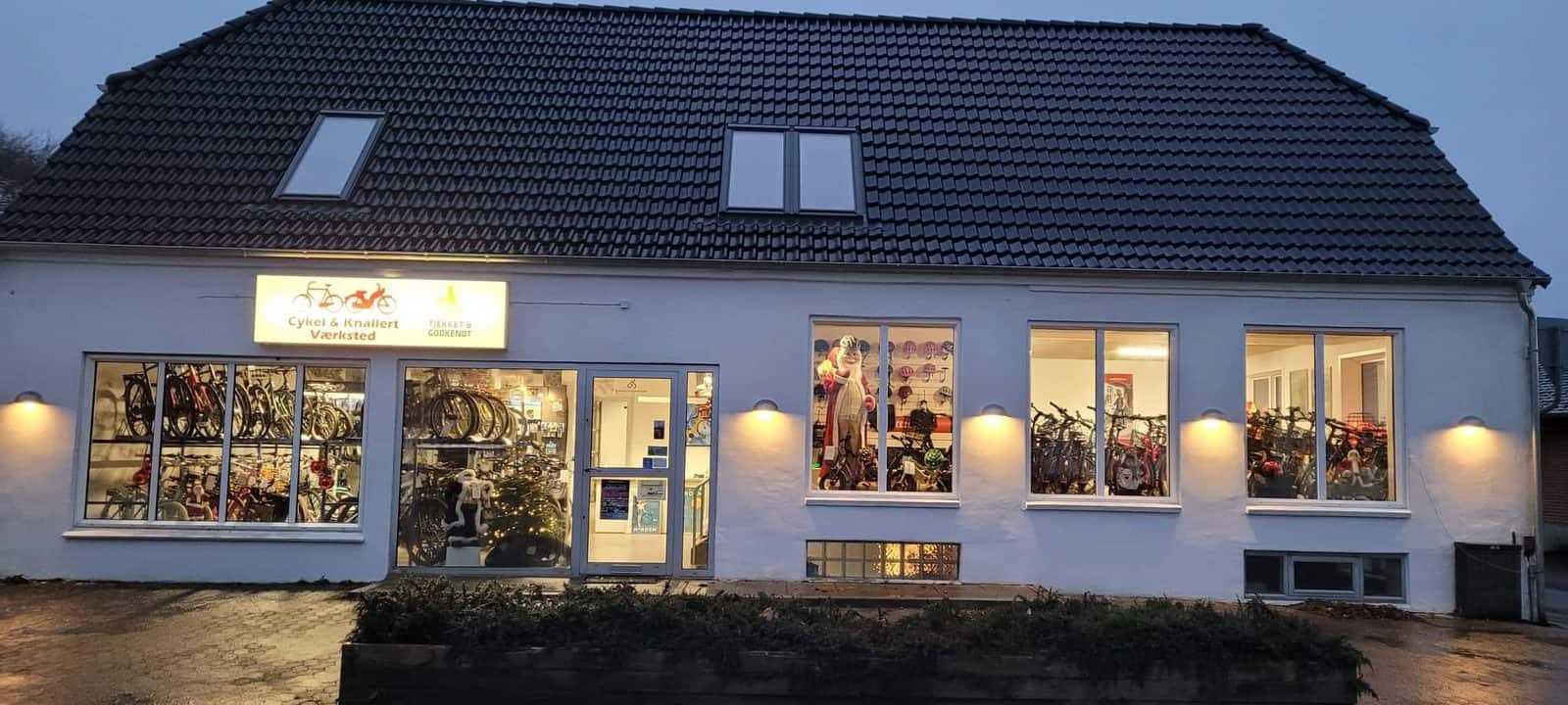 Cykel- og knallertv&aelig;rksted i Fr&oslash;strup